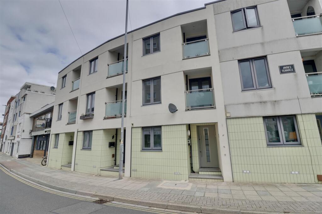 4 bed Mid Terraced House for rent in Portsmouth. From Bernards Estate and Lettings Agents - Land & New Homes