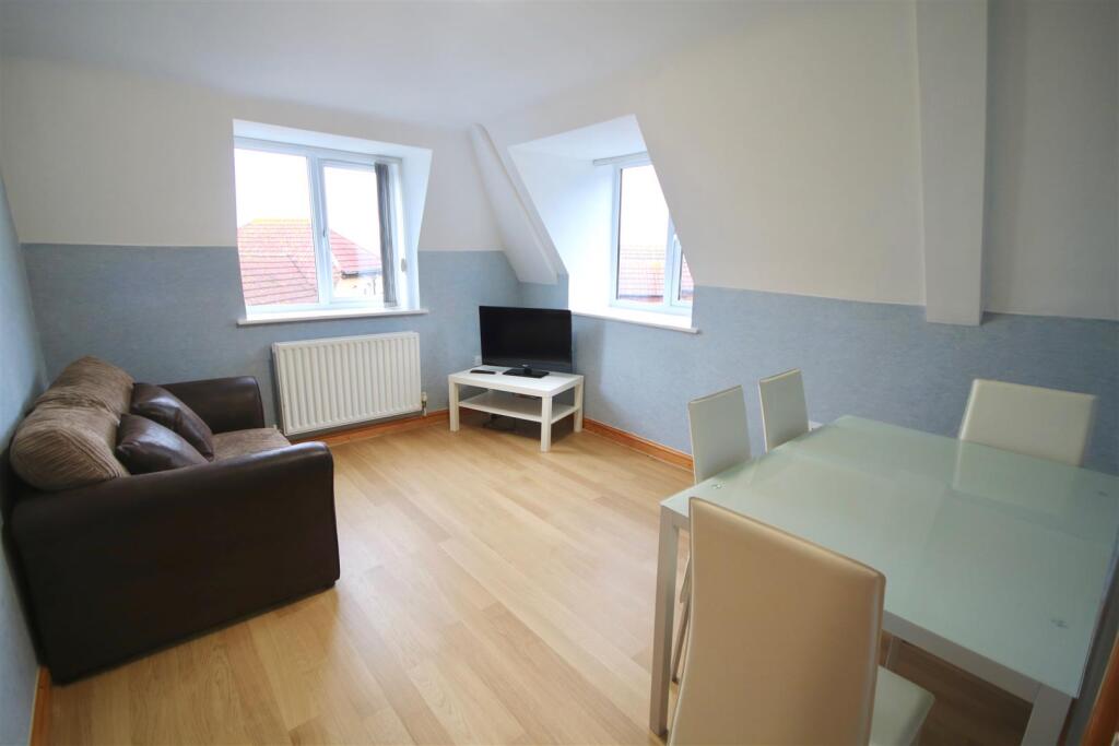 2 bed 1st Floor Flat for rent in Portsmouth. From Bernards Estate and Lettings Agents - Land & New Homes 2 bed 1st Floor Flat for rent in Portsmouth. From Bernards Estate and Lettings Agents - Land & New Homes