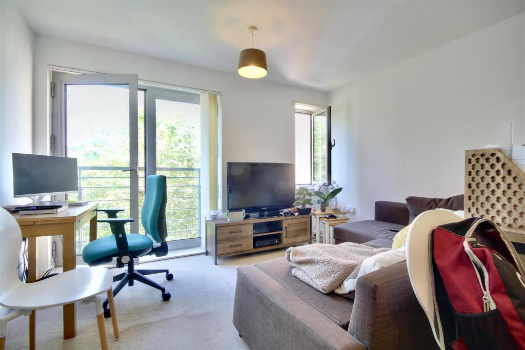 1 bed 1st Floor Flat for rent in Portsmouth. From Bernards Estate and Lettings Agents - Land & New Homes