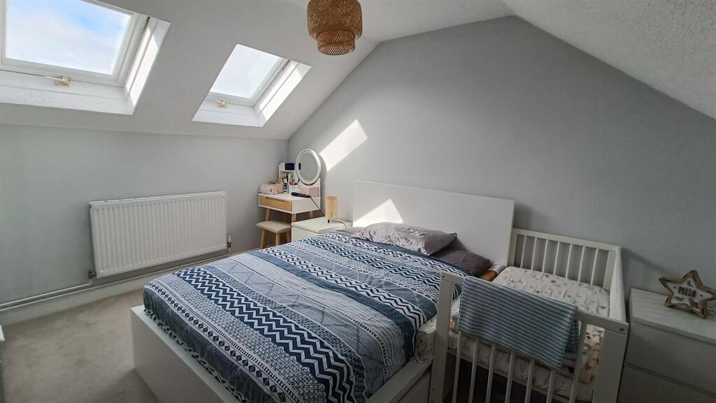 2 bed 1st Floor Flat for rent in Portsmouth. From Bernards Estate and Lettings Agents - Land & New Homes 2 bed 1st Floor Flat for rent in Portsmouth. From Bernards Estate and Lettings Agents - Land & New Homes
