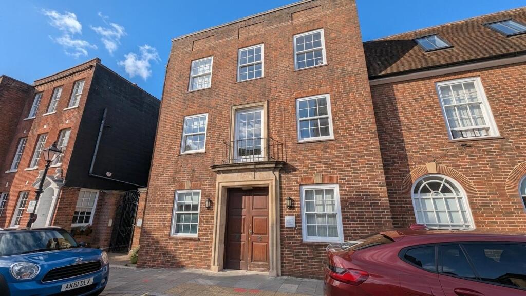 2 bed 1st Floor Flat for rent in Portsmouth. From Bernards Estate and Lettings Agents - Land & New Homes 2 bed 1st Floor Flat for rent in Portsmouth. From Bernards Estate and Lettings Agents - Land & New Homes