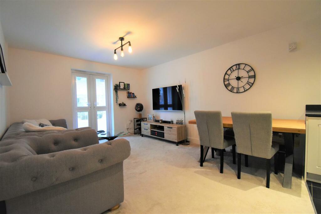 2 bed Apartment for rent in Ruislip. From The Gibson Honey Partnership