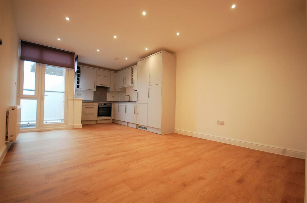 2 bed Apartment for rent in Ruislip. From The Gibson Honey Partnership