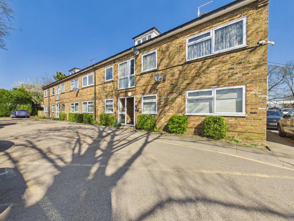 2 bed Penthouse for rent in Uxbridge. From The Gibson Honey Partnership