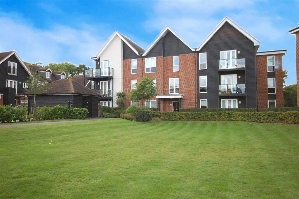 1 bed Apartment for rent in Ruislip. From The Gibson Honey Partnership