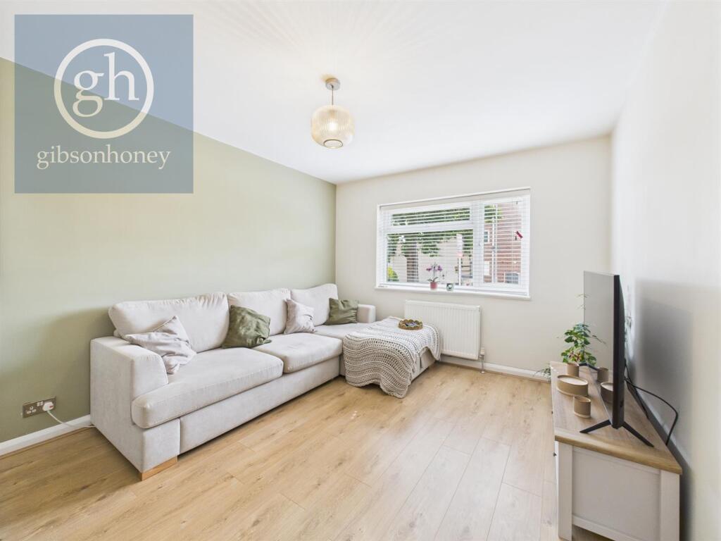 2 bed Annexe for rent in Ruislip. From The Gibson Honey Partnership