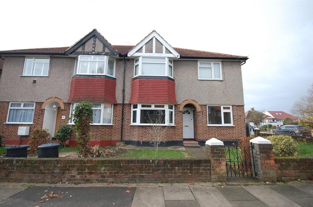 2 bed Annexe for rent in Ruislip. From The Gibson Honey Partnership