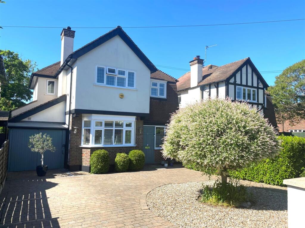 4 bed Detached for rent in Ruislip. From The Gibson Honey Partnership 4 bed Detached for rent in Ruislip. From The Gibson Honey Partnership