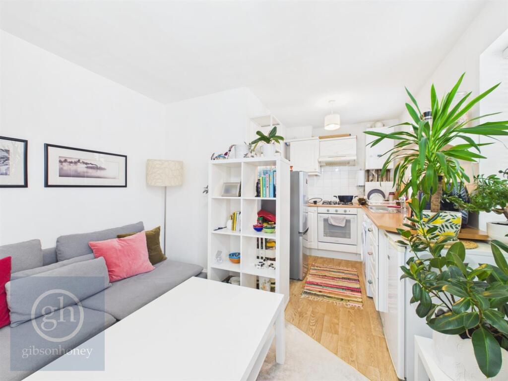 1 bed Apartment for rent in Ruislip. From The Gibson Honey Partnership