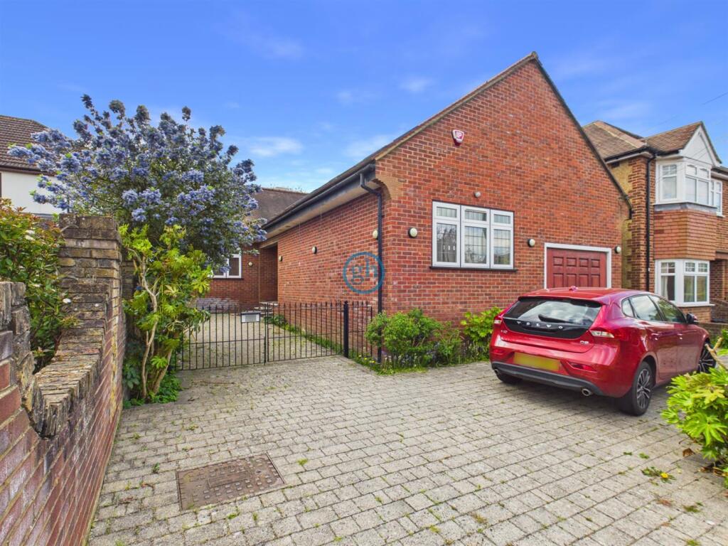 5 bed Detached for rent in Ruislip. From The Gibson Honey Partnership
