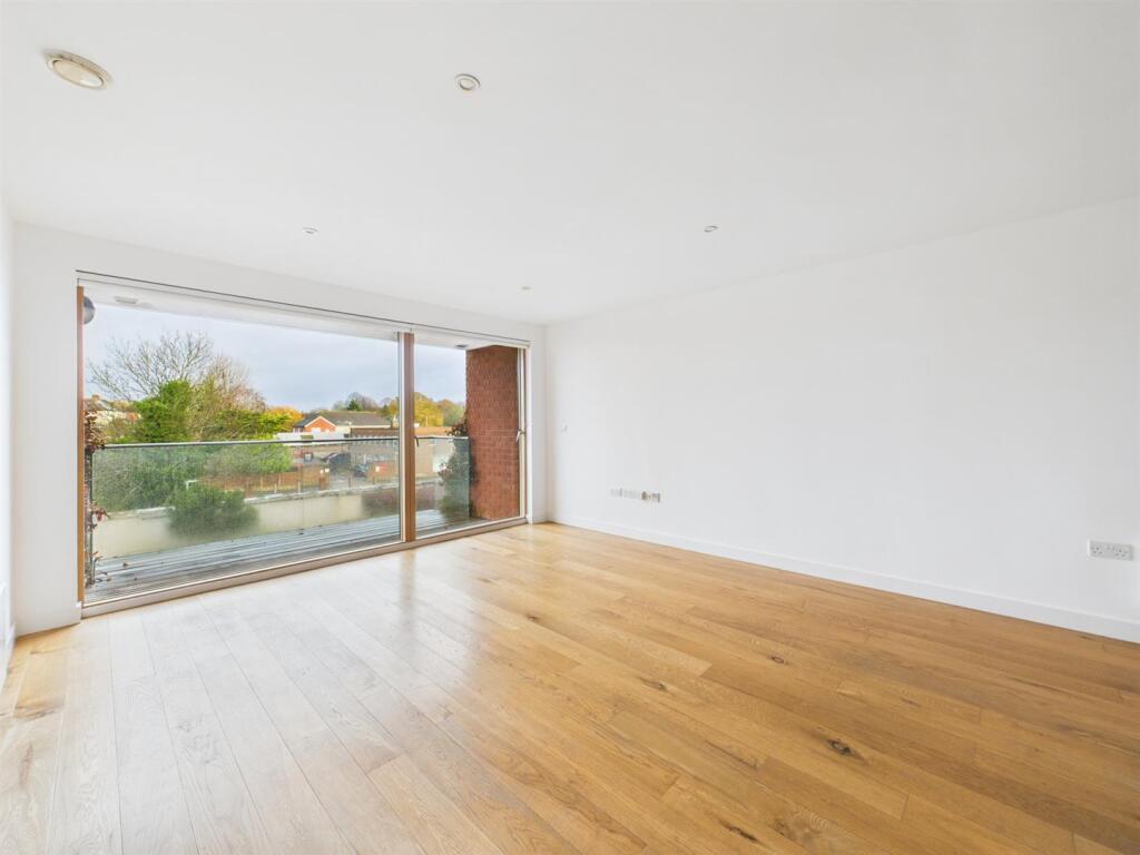 2 bed Apartment for rent in Ruislip. From The Gibson Honey Partnership
