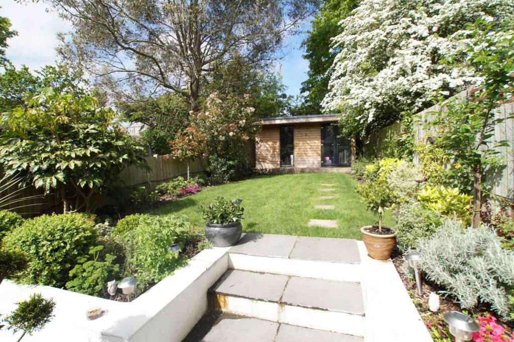 3 bed House (unspecified) for rent in Penge. From Property World - Sydenham - Sales