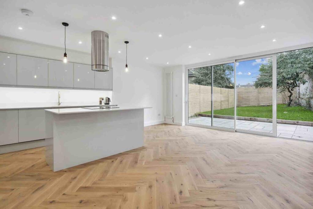 4 bed Detached for rent in Penge. From Property World - Sydenham - Sales