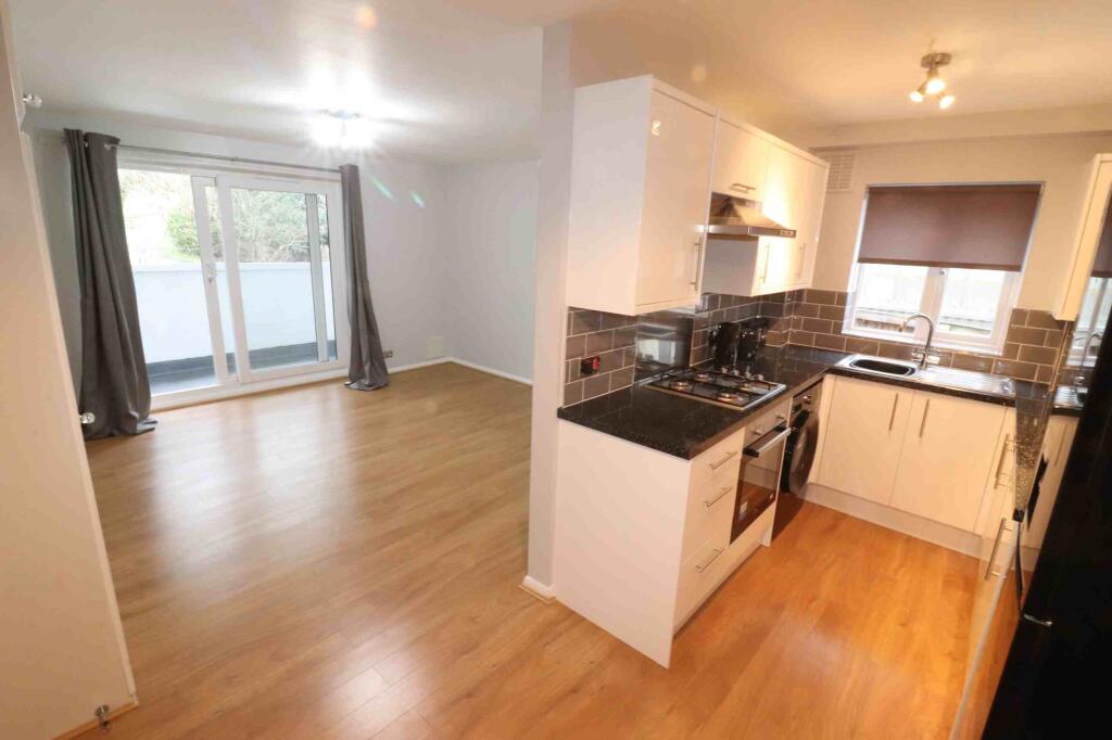 1 bed 1st Floor Flat for rent in Penge. From Property World - Sydenham - Sales
