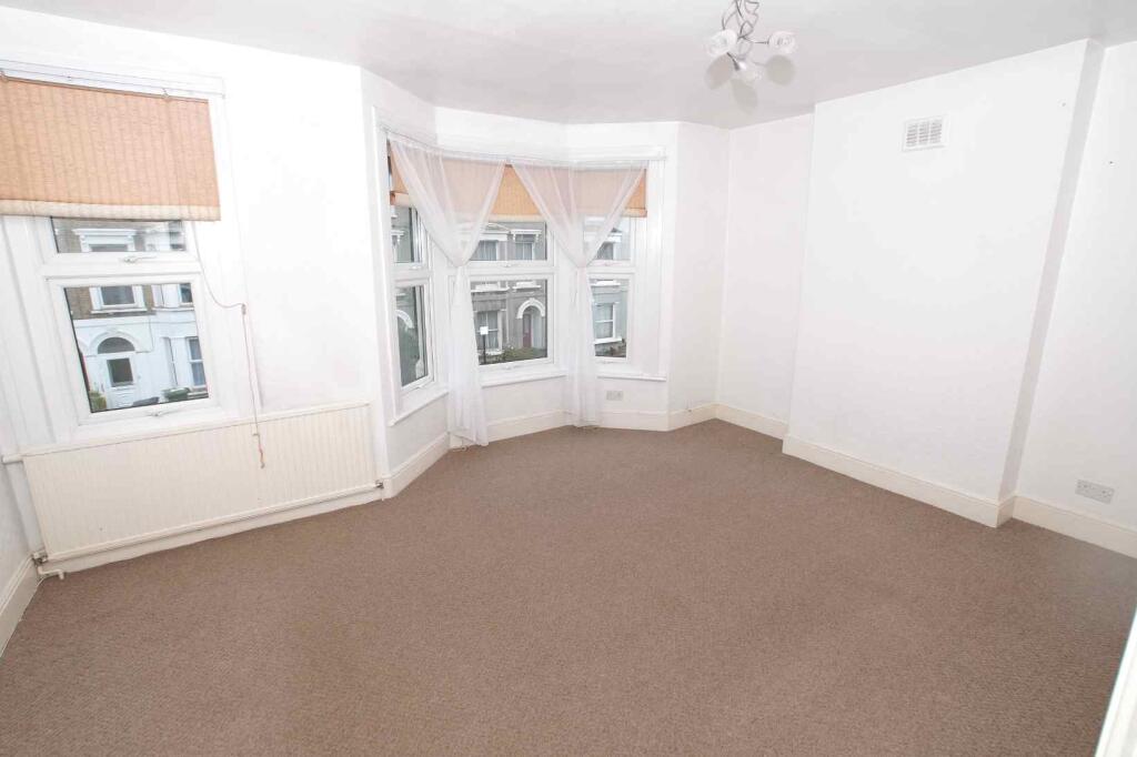 1 bed 1st Floor Flat for rent in Lewisham. From Property World - Sydenham - Sales