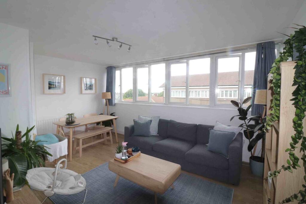 2 bed 1st Floor Flat for rent in Penge. From Property World - Sydenham - Sales 2 bed 1st Floor Flat for rent in Penge. From Property World - Sydenham - Sales