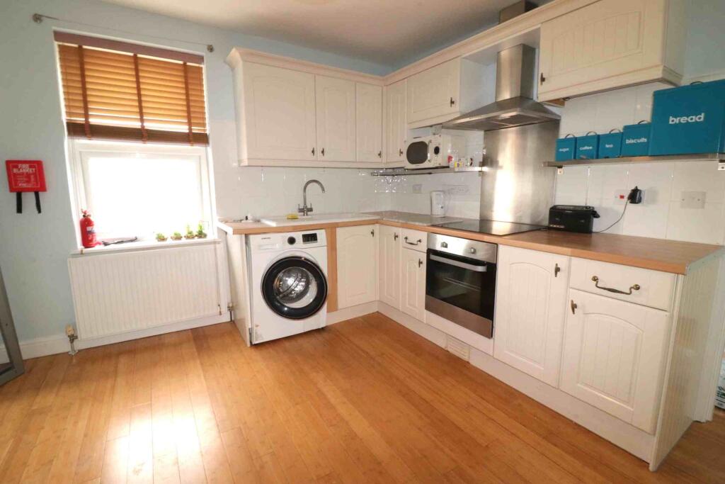 1 bed 1st Floor Flat for rent in Beckenham. From Property World - Sydenham - Sales