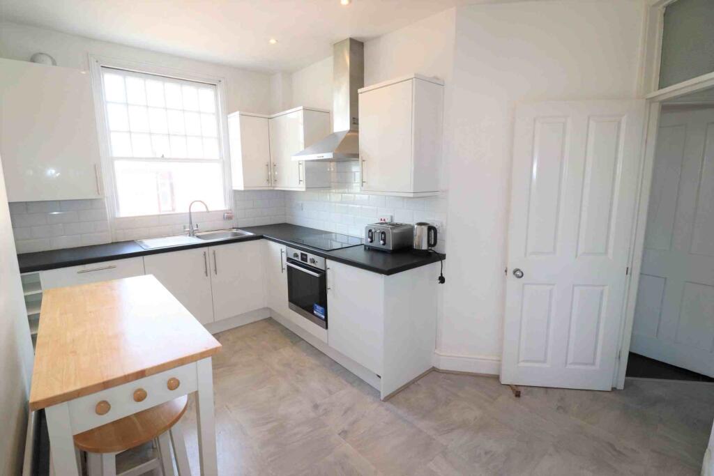 3 bed 1st Floor Flat for rent in Penge. From Property World - Sydenham - Sales 3 bed 1st Floor Flat for rent in Penge. From Property World - Sydenham - Sales