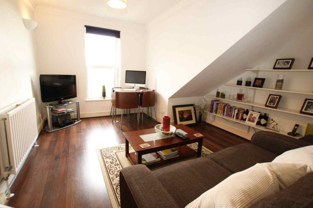 1 bed 1st Floor Flat for rent in Penge. From Property World - Sydenham - Sales