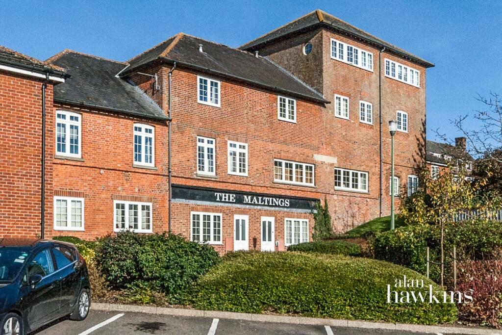 1 bed 1st Floor Flat for rent in Royal Wootton Bassett. From Alan Hawkins - Wootton Bassett