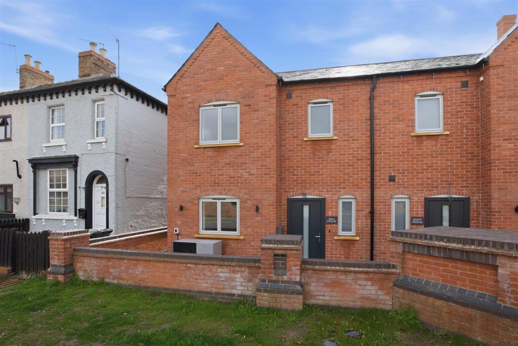 4 bed Semi Detached for rent in Shipston-on-Stour. From Peter Clarke & Co - Shipston on Stour