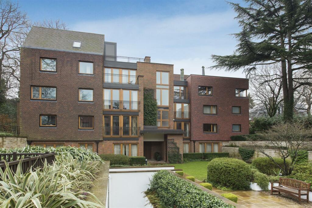 4 bed Apartment for rent in Finchley. From Glentree International