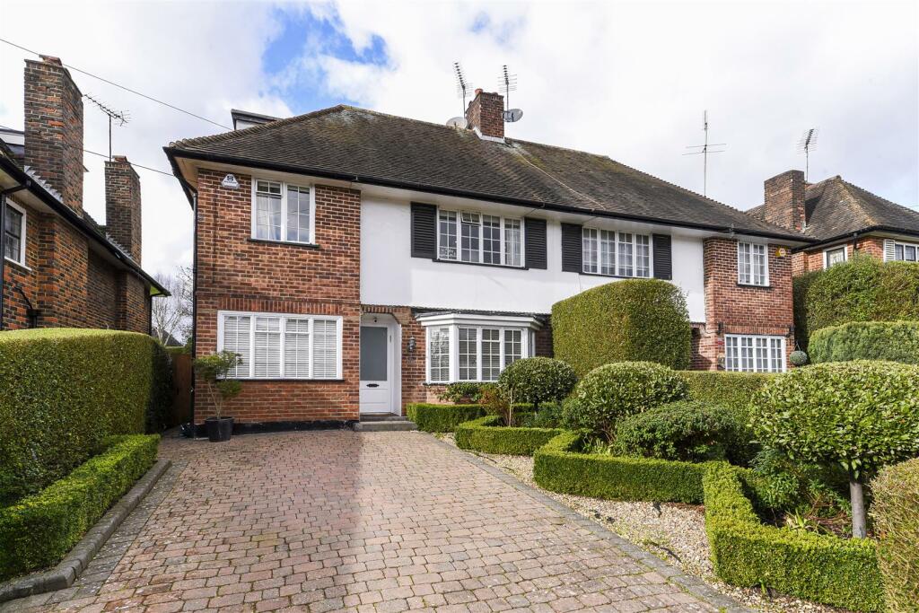 4 bed Semi-Detached House for rent in Finchley. From Glentree International