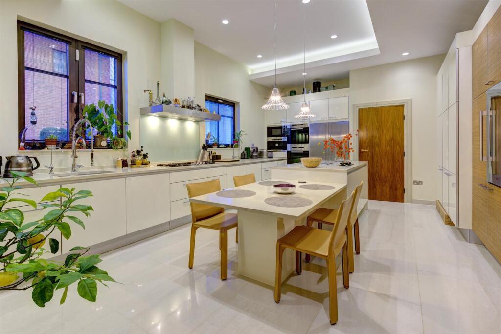 3 bed Apartment for rent in Finchley. From Glentree Estates Ltd - London