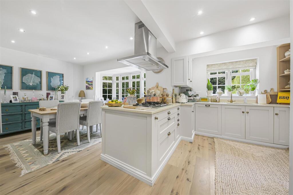 4 bed Semi Detached for rent in Finchley. From Glentree Estates Ltd - London 4 bed Semi Detached for rent in Finchley. From Glentree Estates Ltd - London