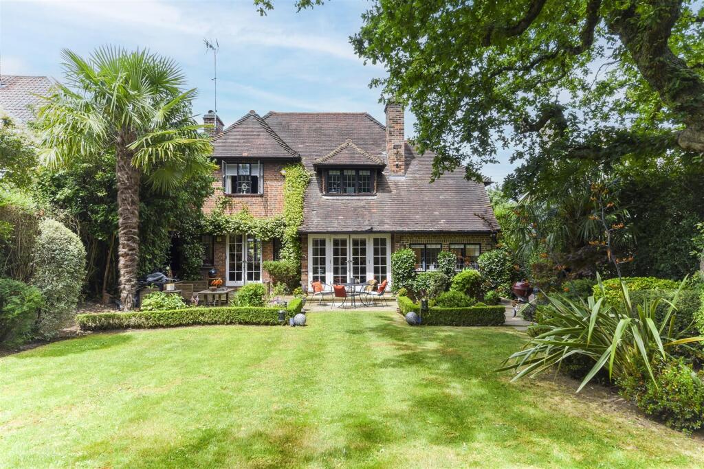 4 bed Detached for rent in Finchley. From Glentree Estates Ltd - London
