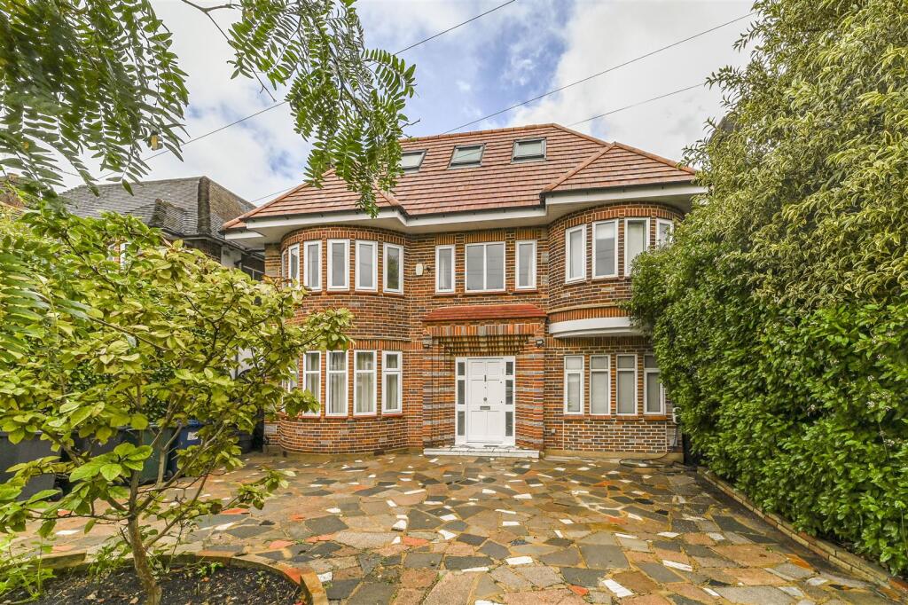 7 bed Detached for rent in Finchley. From Glentree Estates Ltd - London