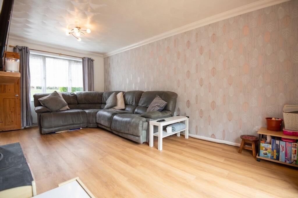 3 bed Mid Terraced House for rent in Wellingborough. From Hawksbys - Wellingborough 3 bed Mid Terraced House for rent in Wellingborough. From Hawksbys - Wellingborough