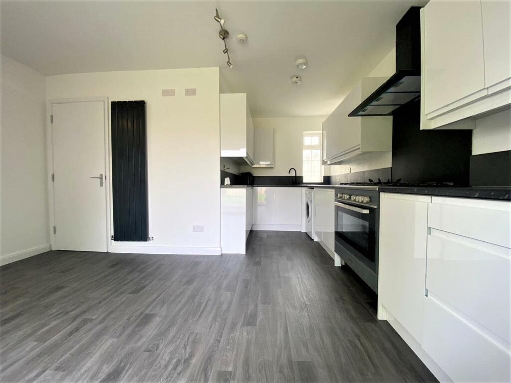 4 bed Detached House for rent in Uxbridge. From Coopers - Hillingdon