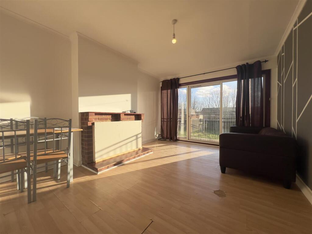 2 bed Apartment for rent in Hayes. From Coopers - Hillingdon