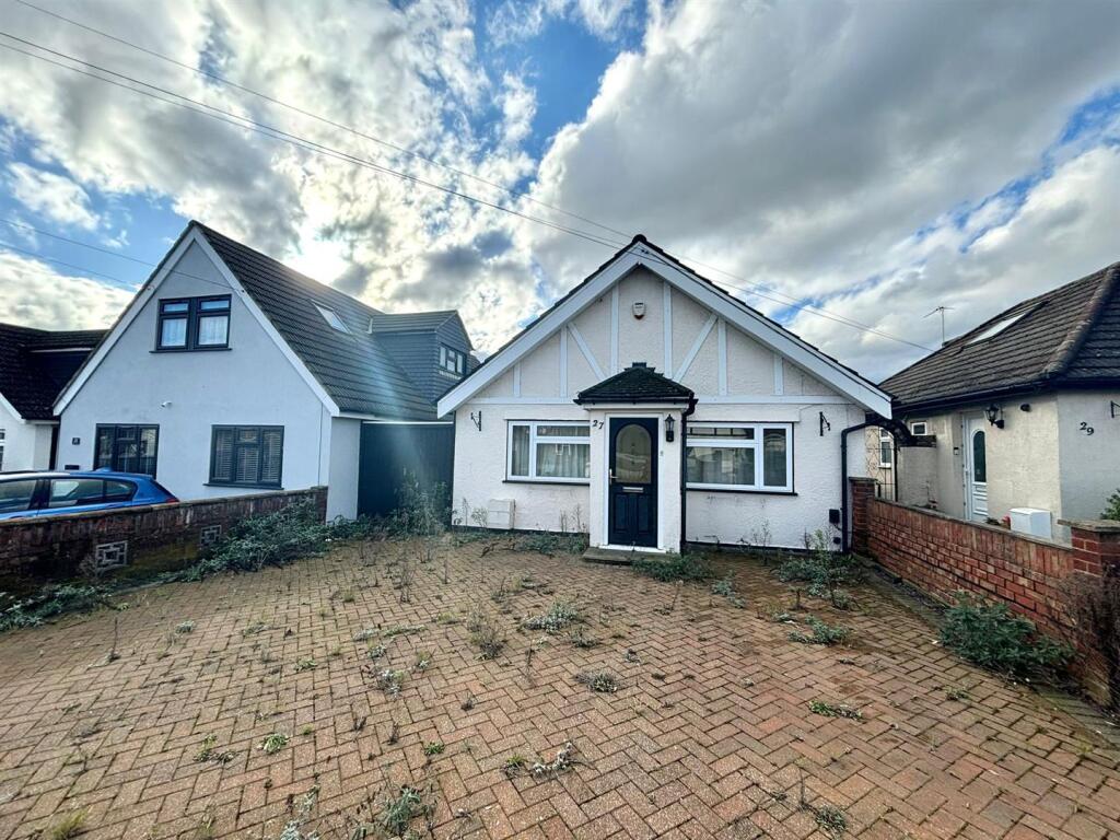 3 bed Detached bungalow for rent in Uxbridge. From Coopers - Hillingdon