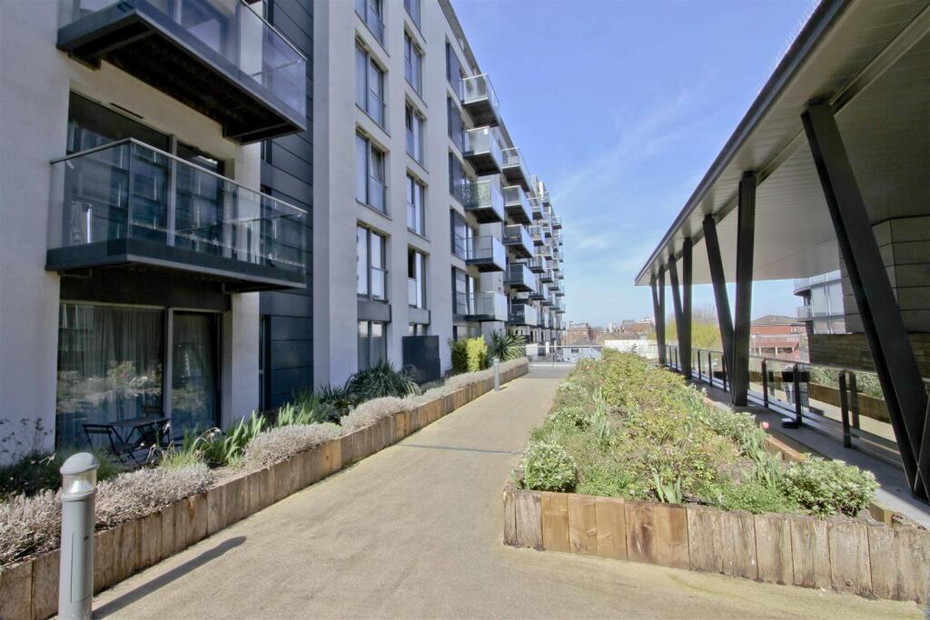 1 bed Apartment for rent in Hayes. From Coopers - Hillingdon