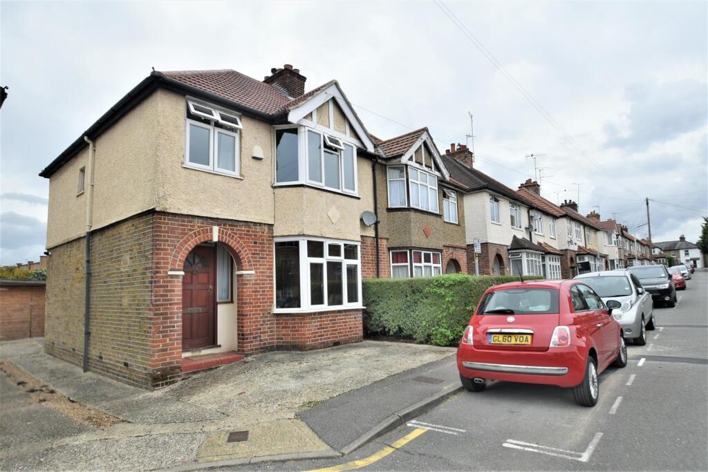 3 bed Semi Detached for rent in Uxbridge. From Coopers - Hillingdon 3 bed Semi Detached for rent in Uxbridge. From Coopers - Hillingdon