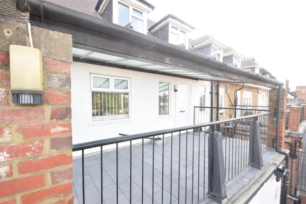 3 bed 1st Floor Flat for rent in Yiewsley. From Coopers - Hillingdon