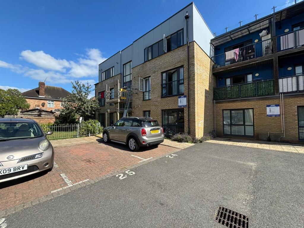 1 bed Apartment for rent in Hayes. From Coopers - Hillingdon