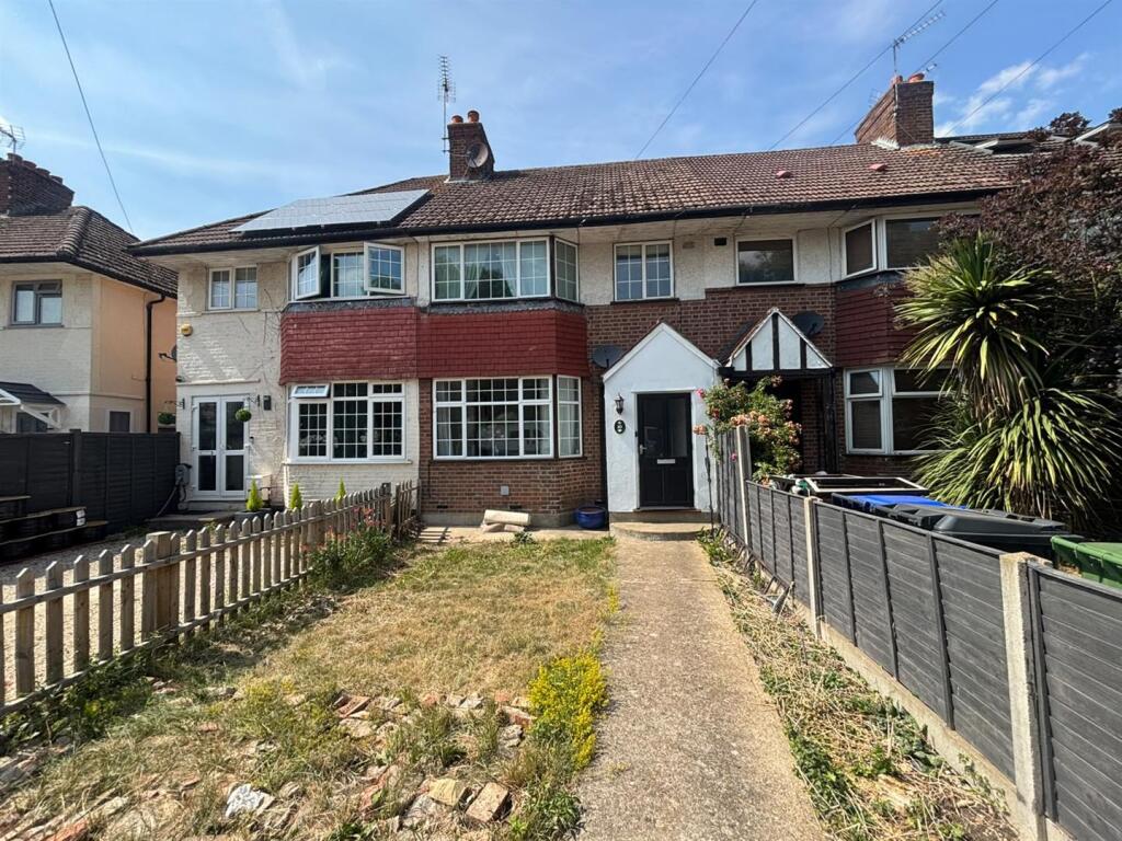 3 bed Mid Terraced House for rent in New Denham. From Coopers - Hillingdon 3 bed Mid Terraced House for rent in New Denham. From Coopers - Hillingdon