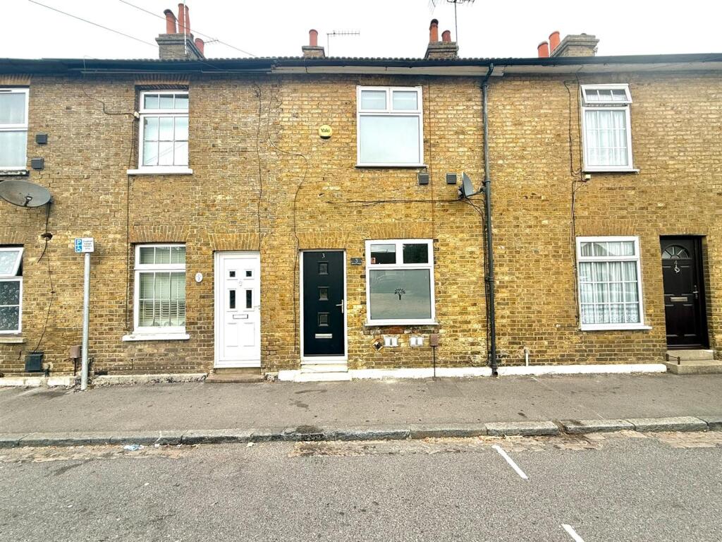 2 bed Cottage for rent in Colnbrook. From Coopers - Hillingdon
