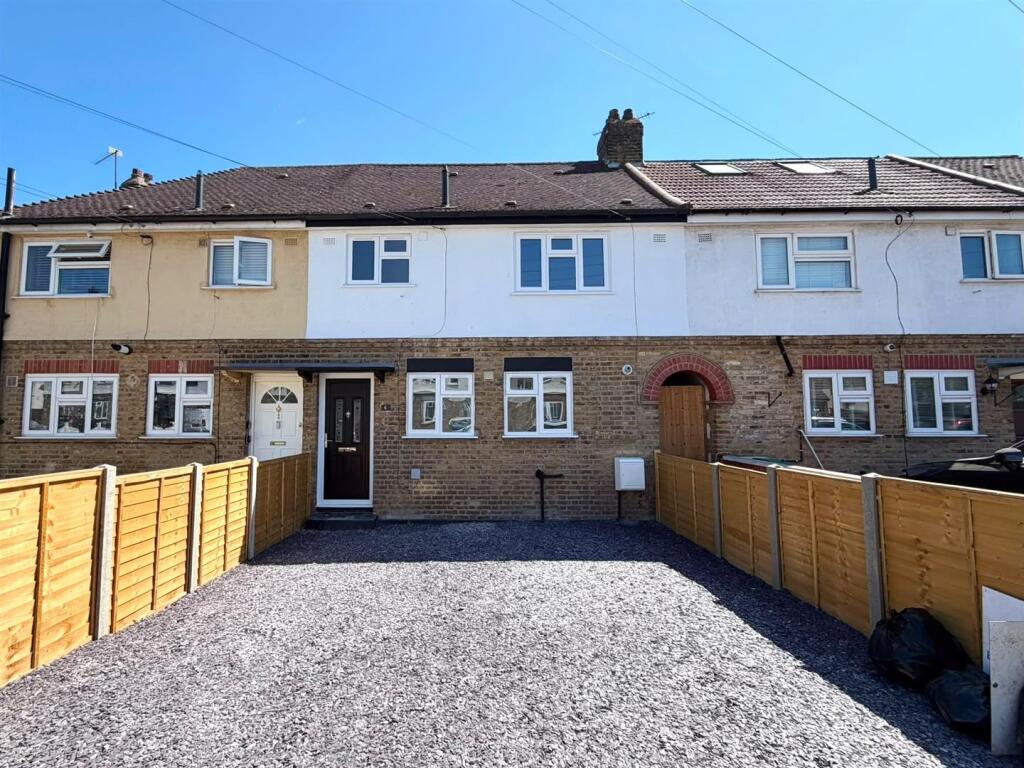 2 bed Mid Terraced House for rent in Yiewsley. From Coopers - Hillingdon