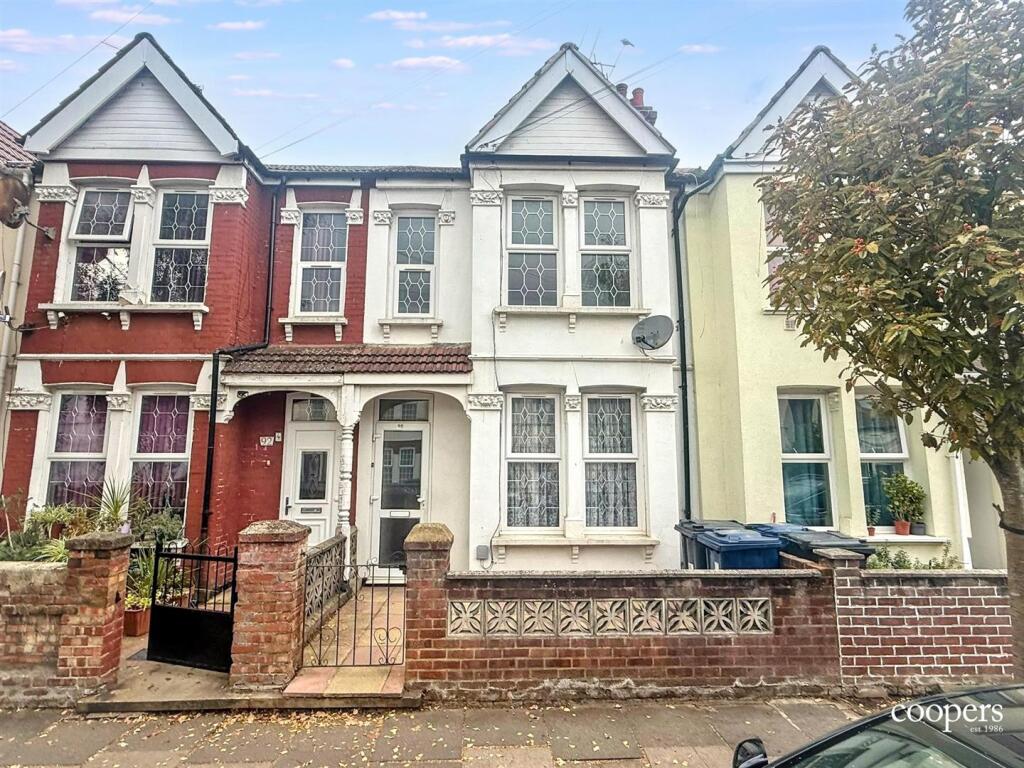 4 bed Mid Terraced House for rent in Southall. From Coopers - Hillingdon