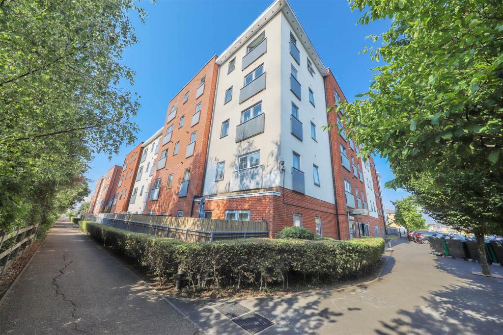 1 bed Apartment for rent in Northolt. From Coopers - Ruislip