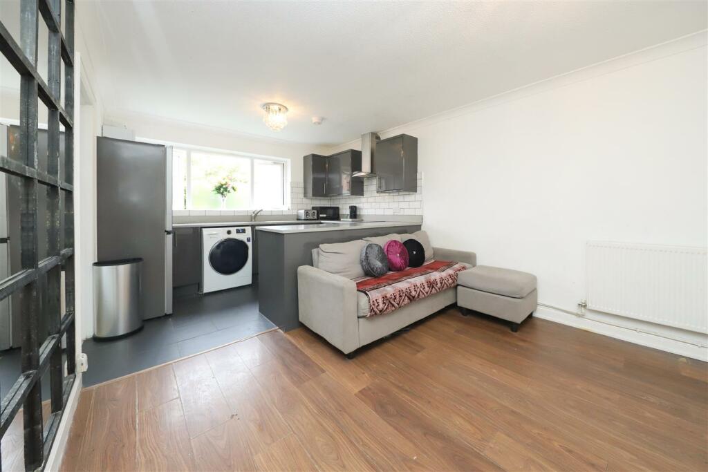 2 bed Flat for rent in New Denham. From Coopers - Ruislip