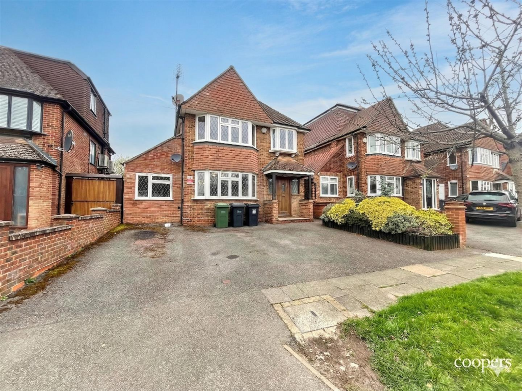 5 bed Detached for rent in Ruislip. From Coopers - Ruislip