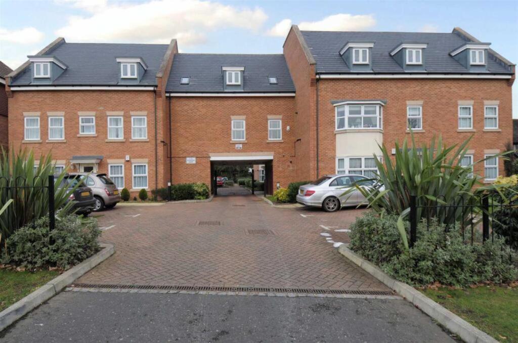 2 bed Apartment for rent in Ruislip. From Coopers - Ruislip