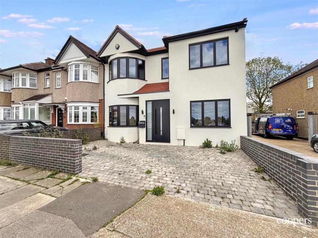 5 bed End of Terrace for rent in Ruislip. From Coopers - Ruislip