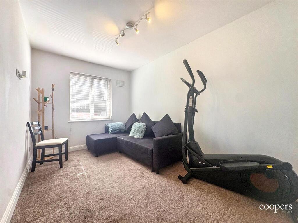 2 bed Annexe for rent in Ruislip. From Coopers - Ruislip