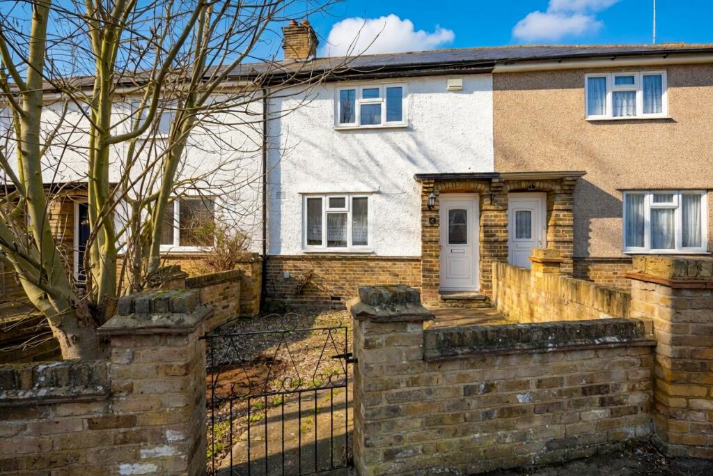 2 bed Mid Terraced House for rent in South Harefield. From Coopers - Ruislip 2 bed Mid Terraced House for rent in South Harefield. From Coopers - Ruislip